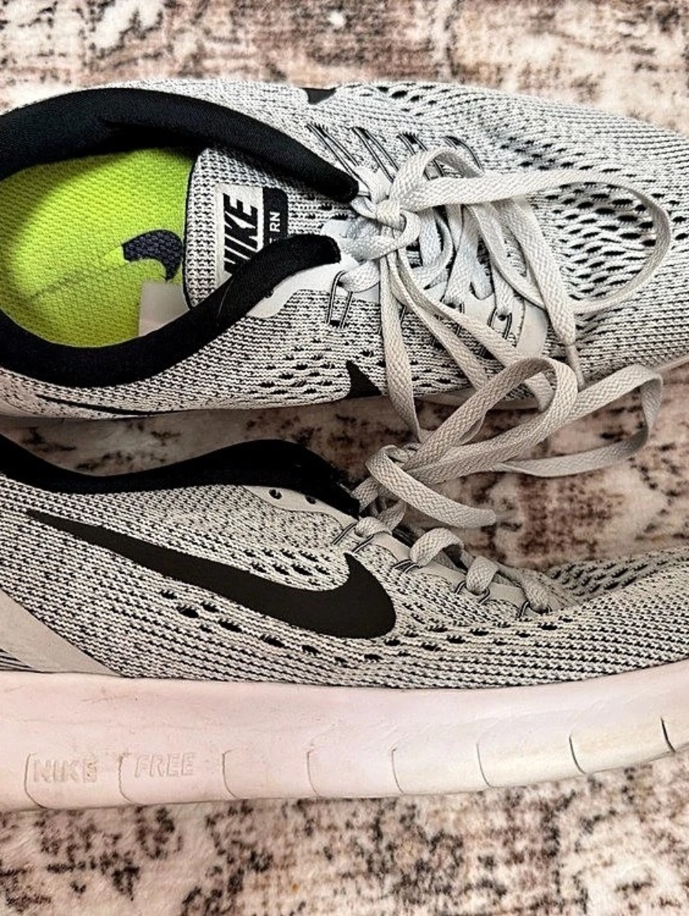 Nike Free RN 2017 Athletic Shoes Gray & White